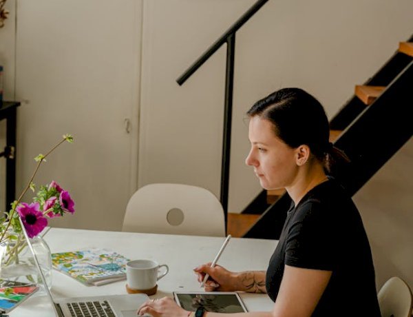 10 Low Cost Business Ideas With High Profit in the US (2025)