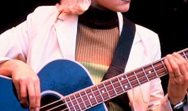 D'arcy Wretzky Net Worth 2025: How the Smashing Pumpkins Bassist Built Her Millions