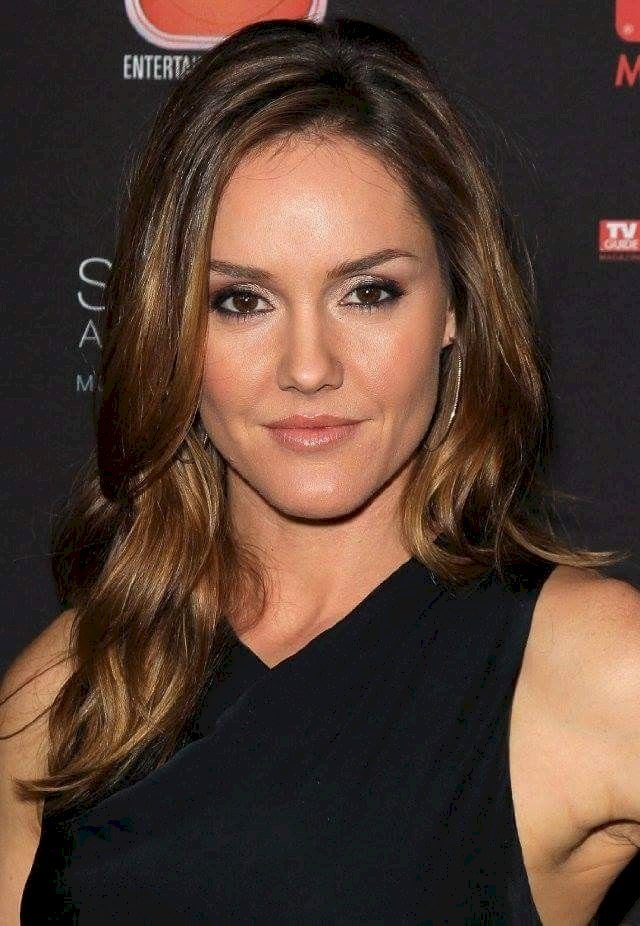 Erinn Hayes Net Worth in 2025 — How the Comedy Star Built Her Multi-Million Dollar Success