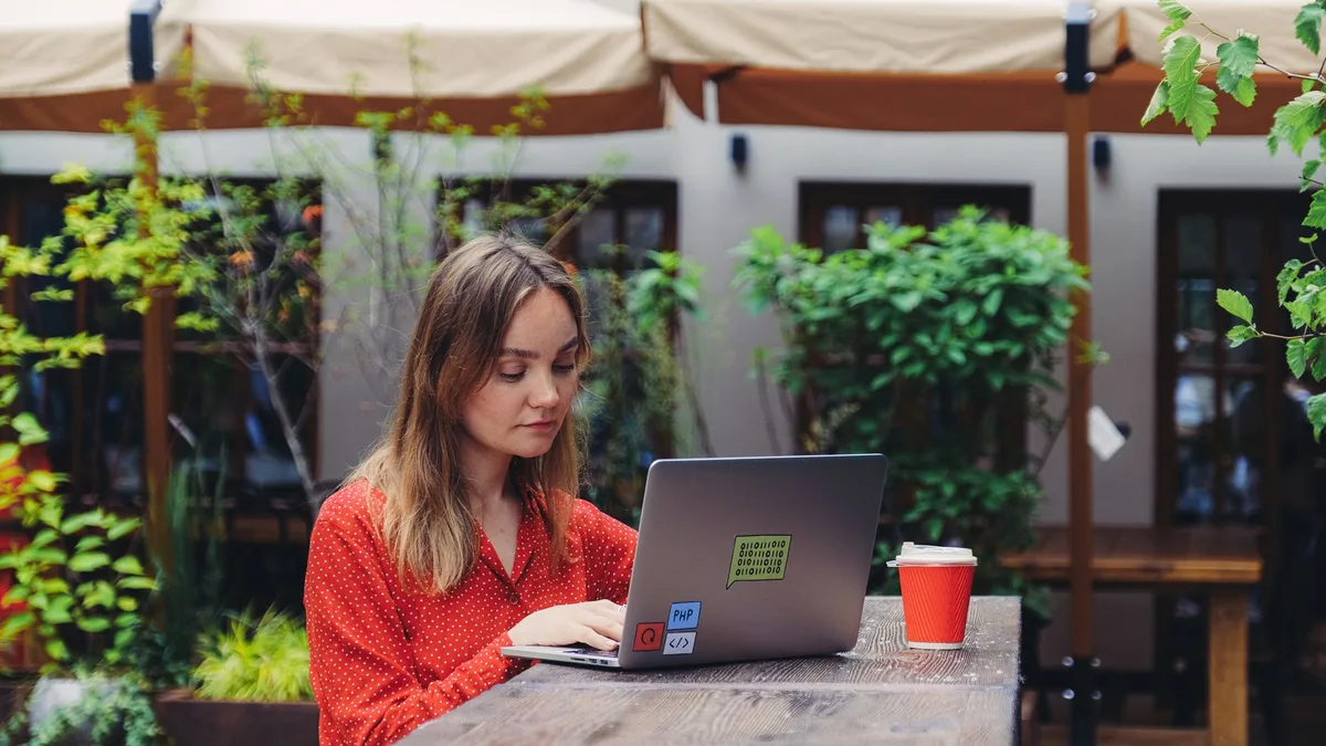 A freelancer working in a cafe