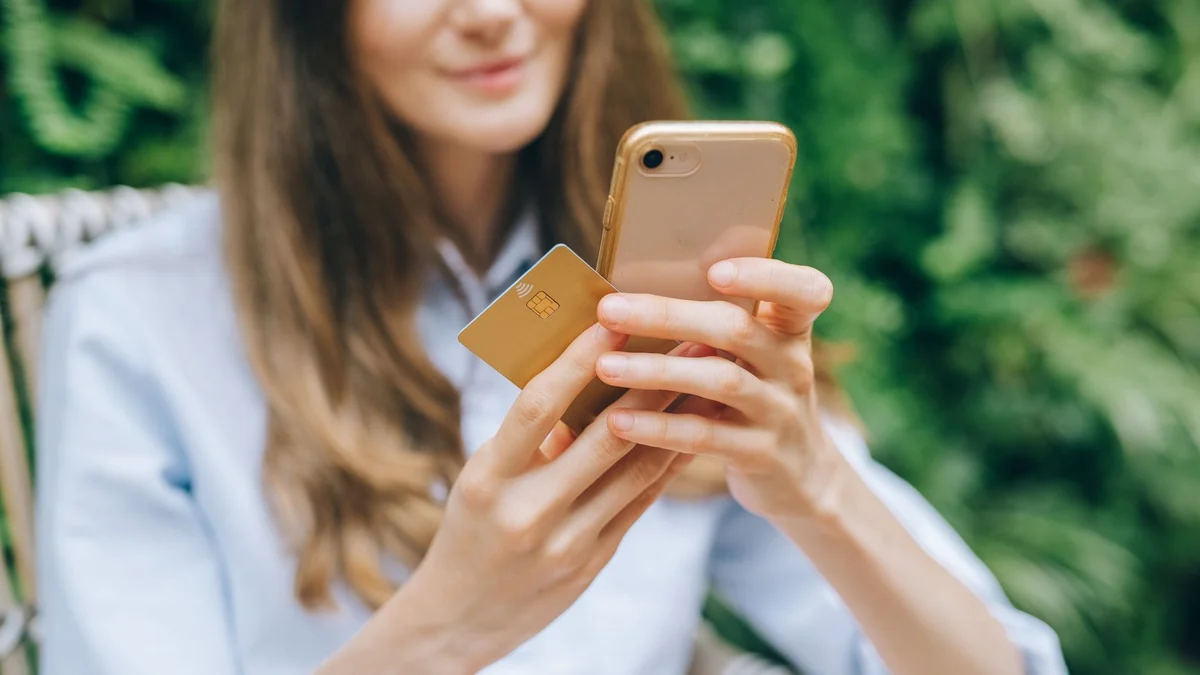 Most customers arrive on a phone